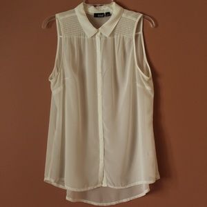 White sleeveless sheer blouse. EUC